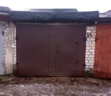 Продам двухуровневый гараж с бетонными перекрытиями крыши и между уровнями. Крыша в хорошем состоянии. Есть смотровая яма и подвал. 20,56 м.кв. Днепровский бульвар 1а ГСК (Юбилейный-2), гараж №33(283) блок 2 По всем вопросам просьба писать и звонить по телефону (собственник), viber, whatsapp