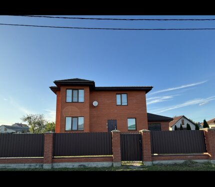 Продам дом,расположен в саду,слеплена хозпостойка,немножко доделать внутри и живите с удовольствием)встречайте закаты с чашечкой кофе и прекрасным видом