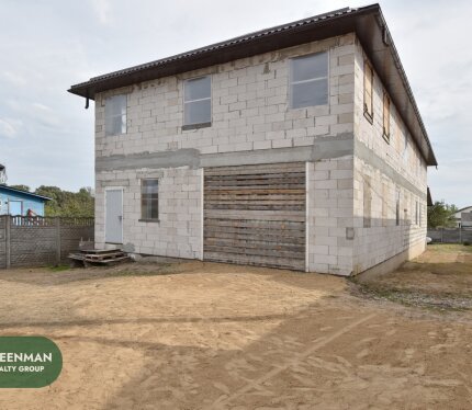 Продается незавершенное законсервированное капитальное строение на участке в центре  г. Червень