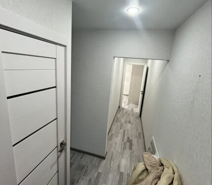 Сдам комнату в двухкомнатной квартире в месяц 50 р коммунальные с интернетом . Без вредных привычек и животных парню или девушке 