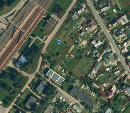 Продается земельный участок в населенном пункте аг Щомыслица, целевое назначение для личного подсобного хозяйства, на участке есть небольшое строение из газосиликатных блоков.