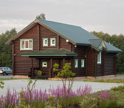 Эко-отель "БелльКо" - идеальное место для комфортного загородного отдыха. Расположен на берегу живописного озера Соро в Витебской области. Уникальное сочетание красивой природы и городского комфорта. Новый двухэтажный дом из бревна ручной рубки. Интерьер в скандинавском стиле. Удобнейшие ортопедические матрасы и подушки. Просторная баня с камином и уютной комнатой отдыха. Крытая зона BBQ. Ухоженная, закрытая от посторонних глаз территория. Отдельный выход к озеру.