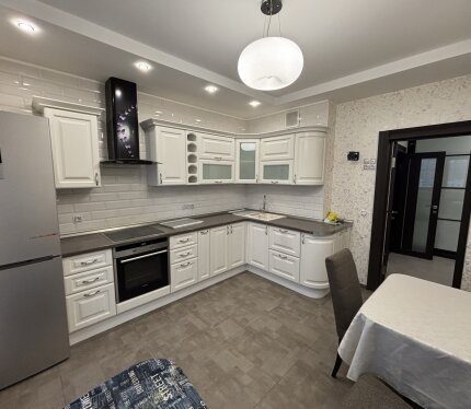 Сдается 1к кв.ЖК Грушевский посад. Площадь 46, этаж 15, метро Грушевка 50м.Техника Bosh: холодильник, стир машина, Siemens:варочный панель, дух шкаф. Мебель: диваны, встроенные шкафы