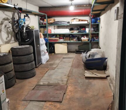 Гараж в аренду в ГСК «Центральный». Первый уровень. Со смотровой ямой. Тепло, сухо, уютно. Оборудован местами для хранения. Коммунальные включены в стоимость.