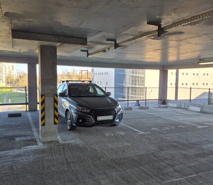 Аренда Машиноместа на крытом паркинге ст.м Петровщина, въезд с проспекта Дзержинского, 200м от метро. Есть лифт.