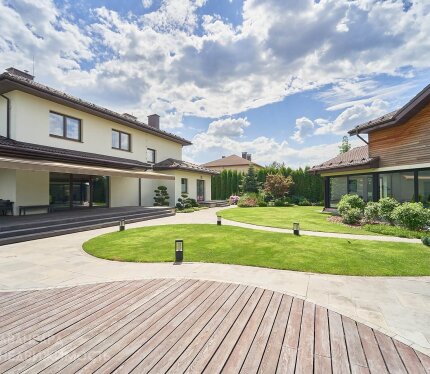 Коттедж с гостевым домом и СПА-зоной под Минском