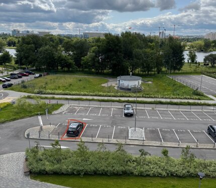 Сдам в аренду машиноместо у дома Нововиленская 57 под отдельным шлагбаумом на длительный срок