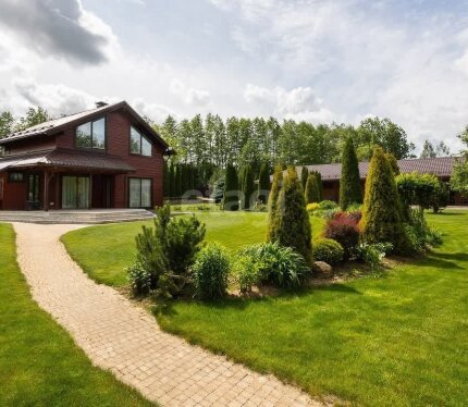 Продается двухуровневый современный коттедж и банный комплекс