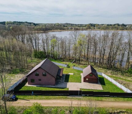 Элитный коттедж с баней и выходом к озеру