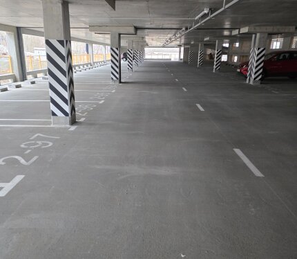 Машино-место в крытом паркинге ЖК Дубравинский. Место на 2 этаже, паркинг новый, пока устанавливается видеонаблюдение. Все работает, шлагбаумы установлены.