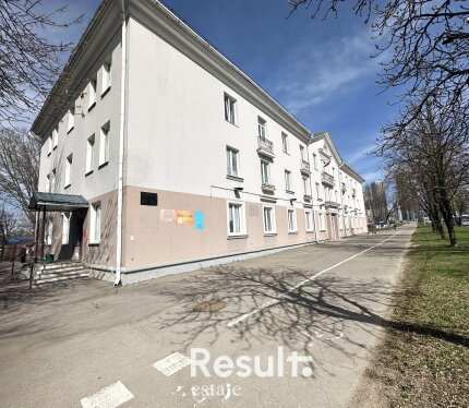 Продается многофункциональное здание по улице Казинца 6 площадью 1808.4 м2, а также гаражные боксы площадью 310 м2, дополнительно в здании находится радиационное укрытие общей площадью порядка 120 м2.