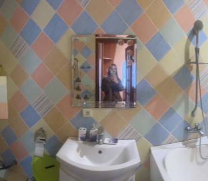 Отличный район! Рядом гимназия,школа и детский сад.