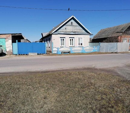 Продам, дом в гп Тереховка (возможен обмен на авто, дачу. ) дом на 2 въезда и 2 выхода во двор. В доме все коммуникации, имеется печь в рабочем состоянии, 2 погреба, 4 сарая, гараж(в стадии ремонта), участок 25соток, есть возможность расширения