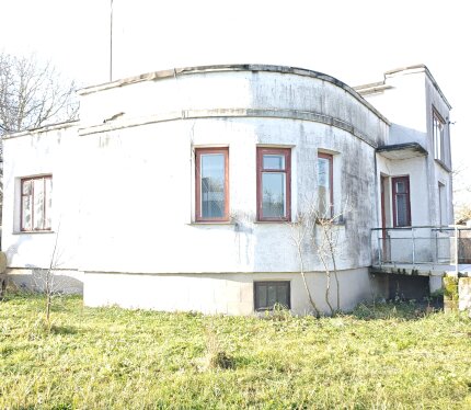 Продаётся уютный 1-этажный кирпичный дом с мансардой и большим участком в г. Каменец