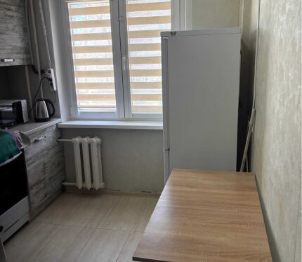 1-ком. кв., м. Пушкинская, 7 мин. пешком, 2 эт. 5-ти этаж. дома, общ. пл. 30,6, жилая 16,5, без балкона. Стеклопакеты, метал. дверь. В квартире - кровать с ортопедическим матрасом, диван, 2 шкафа пенала, 1 встроенный шкаф, письменный стол, сушилка для белья. Холодильник, стиральная машина, 2 электроплиты. Интернет A1. Сдается для пары старше 25 лет граждан РБ, без животных. На длительный срок. Без регистрации (прописки). Месяц оплаты плюс залог (залог возвращается). Отвечаю только на сообщения