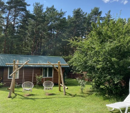 База отдыха в Национальном парке "Браславские озера" предлагает комфортно отдохнуть в тишине, в окружении соснового леса. Возможные варианты размещения от 1 до 8 человек. Максимально 20 человек. Дома со всеми удобствами. На территории есть детская площадка, мангальные зоны. До пляжа 200м., до пирса 150м. До города Браслав 3 км. Есть прокат, велосипеды, лодка, сап-борды. Проживание от 5 ночей. Возможна аренда дома на Вива Браслав.