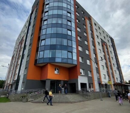 Продается офис площадью 10 кв.м. в БЦ Софит. Помещение смежное, вход общий. Продажа как доля в общей собственности. Посредникам и агентствам не беспокоить.