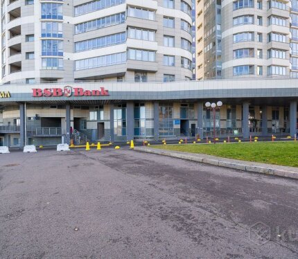 Продается коммерческое помещение в центре города по адресу: пр-т Победителей, 27.