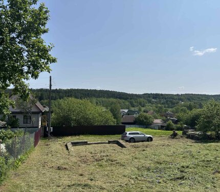 Участок в частной собственности. Сезонная вода, электричество, газ 350м. Выполнен свайный фундамент с поясом 6х6м. Очень красивый вид. Рядом лес, озеро Вяча.