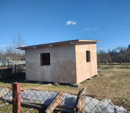 Хороший ровный участок недалеко от Минска в 1.5 км. от оживленной трассы.