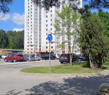 Квартира от собственника в новостройке в отличном районе г.Минска. Дом постройки 2026 года. Расположен в тихом месте - вокруг лес. Во дворе есть детская площадка и площадка для занятий спортом с резиновым покрытием. Установлено видеонаблюдение. Имеется ве