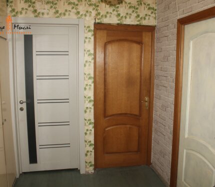 Комната пл. 13.8 кв.м. с возможностью купить соседнюю комнату