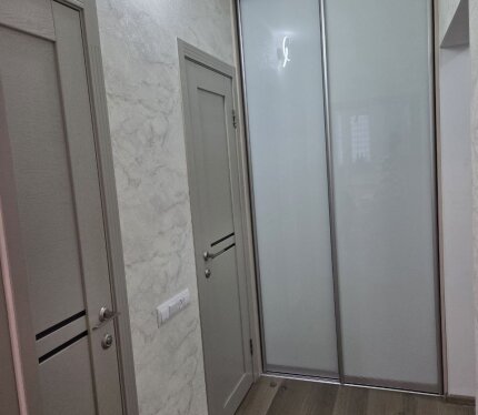 Квартира сделана для себя с узаконенной перепланировкой. Тёплая лоджия с подпольем. Просьба не беспокоить риелторов! Торг при осмотре.