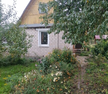 Продам дом в д. Слобода, Оршанского района, Витебской обл. Дом расположен на участке 25 соток. Лес рядом. До г. Орша 5км. От города ходит электричка 2 раза в день.