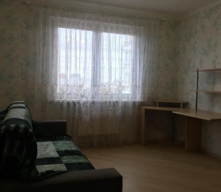 Сдаётся отдельная комната,рядом метро Автозаводская.Вся мебель и необходимая бытовая техника. На длительный срок,оплата помесячно.Все вопросы по телефону 