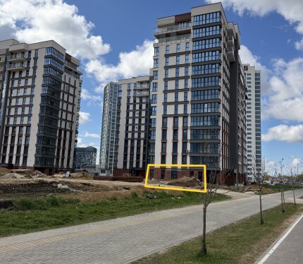Торговое помещение в Парк Гереме Общая площадь - 82,9м2 Высота потолков - 3,65м