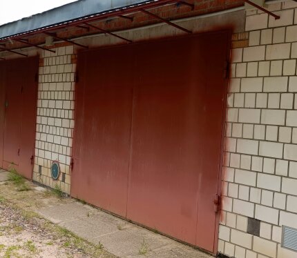 Продаётся капитальный двухуровневый гараж на два машино-место в 104 микрорайоне, ГСПК 19, возможен небольшой торг