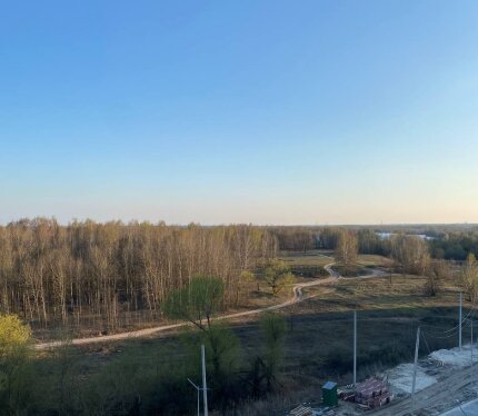 Продается 1 комнатная квартира, по адресу ул. Денисенко 17, новостройка, Из окон прекрасный вид на реку и Лес, Двухкамерные стеклопакеты, индивидуальные счетчики расхода тепла с удаленным доступом. Стены - трехслойные сборные ж/б панели. Видеонаблюдение. Собственник, агенствам не беспокоить