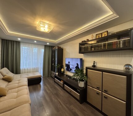 4х комнатная квартира в тихом и спокойном месте рядом с костелом и аллей славы