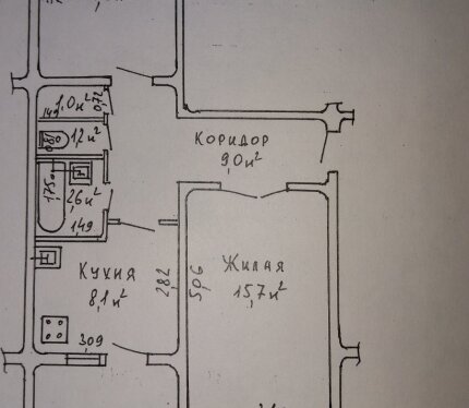 2-ух комнатная квартира на втором этаже 5 этажного дома. Балкон, лоджия, кладовка, подвал. Выход балконов на обе стороны дома. Звонить строго с 17.00 до 21.00 (маленький ребенок)