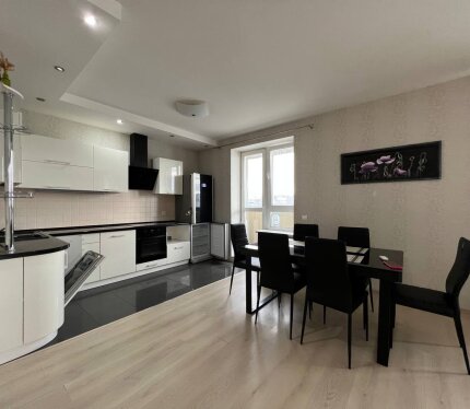 2-ная просторная квартира на длительный срок со всем необходимым для проживания. Сделан качественный ремонт. Заключение договора аренды, развитая инфраструктура, рядом метро Кунцевщина. Залог в размере месячной стоимости.