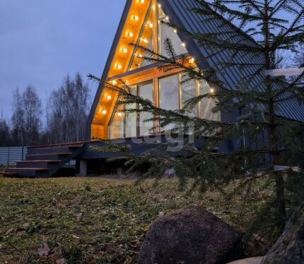 Архитектурный A-frame дом с прудом и приватным участком 35 соток
