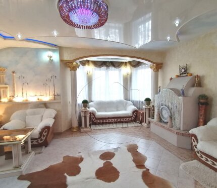 В мкр Гершоны г. Бреста продается коттедж с  ремонтом в стиле итальянского барокко