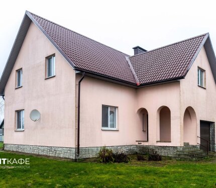 Просторный теплый дом 213 м² с баней в развитом поселке Усяж. Готов к жизни.