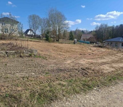 Участок 10 соток в 20 км от Минска. Ровный, ухоженный, без строений и насаждений. Хорошие соседи. Готов к продаже.