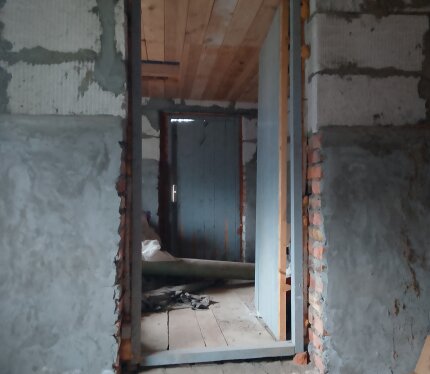 Срочно продам участок под строительство. дома со строение м под баню 3 на 6м, кот. Первоначально Можно зарегистрировать. как дом с созданием фактора нуждающихся в улучшении жилищных условий(льготы и пр.) а также хранения стройматериалов .По улице электричество и оптоволокно, газ в проекте (по деревне есть). Городской водопровод-20-30м. До конечной авт. 9 прим.1км, столько же и до "Парк-Сити" (Казимировка). На уч. плодовые деревья, рядом лес опарк, озеро. Справки по тел. (029) 240 84 17; 6470510