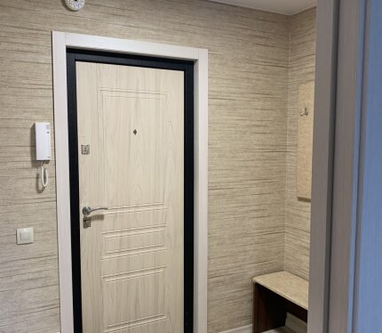 Сдается комната только !Девушке, !!Гражданке РБ,спокойной ,ответственной, чистоплотной, без в/п, без животных, без детей, без шумных компаний , платежеспособной. Оплата за месяц вперед + залог +50% коммун.,прописан один чел. В другой комнате проживает девушка студентка. Заселение возможно с 18.04. На длительный срок, предварительно по 30.06, затем продлим на год. Комната изолированная. Капремонт дома,2023 г ,лифт, домофон,интернет, стир.машина,свч,газ.плита ,духовка,холод.Договор,собственник