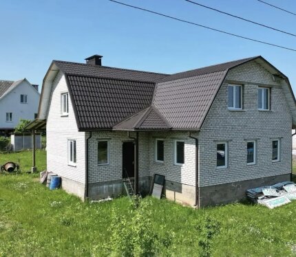 Дом 50% готовности в г.Дзержинск . Место живописное, тихое и спокойное, но в то же время находится в черте города с хорошей инфраструктурой.