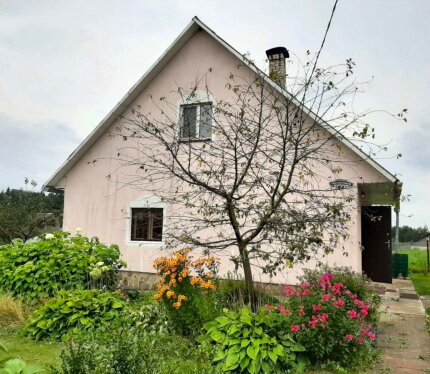 ДОМ В ПРИГОРОДЕ  Г. ЗАСЛАВЛЯ  В  Д. ШУБНИКИ.