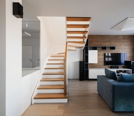 Квартира свободна и готова к заселению. Аренда квартиры на командировки или с целью туризма также рассматривается. 