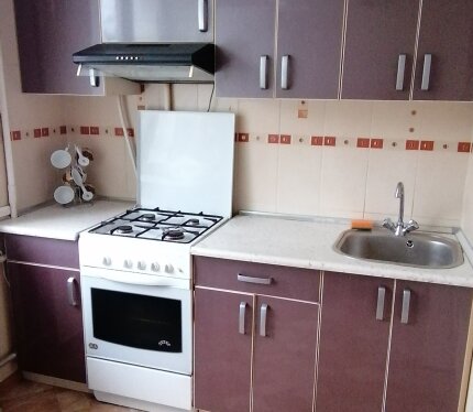 На длительный срок по договору, желательно семье. Собственник.