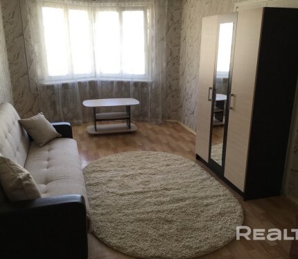 Сдаётся комната в 3-хкомнатной квартире без хозяев, для граждан РБ. В двух других комнатах проживают по одному парню. Сдаётся для одного человека. Коммунальные услуги на троих.