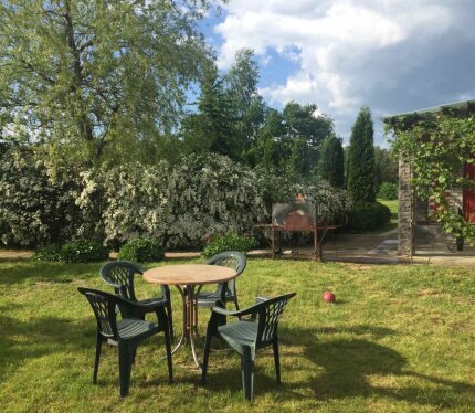 Сдам дом на длительный срок, можно организации . Рядом лес , озеро . До г. Сморгонь 5 км . Отличное место для комфортного проживания и отдыха . Цена договорная.