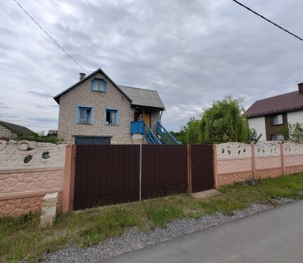 Продается уютный дачный дом с участком в живописном районе недалеко от города. Связь преимущественно через почту или телеграмм по Российскому номеру (Укажу по запросу в переписке)