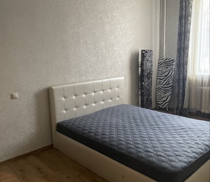 Сдам 2-комнатную квартиру в период с с 5 мая по 19 мая, июнь на любой срок по договоренности. Удобное расположение - рядом парки, бассейн, кинотеатр, Смоленский рынок, Филармония, пешеходная улица , много ресторанов и кафе. Свободная парковка. Есть все для комфортного проживания. 