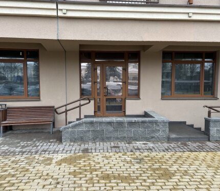 Аренда офиса 1 этаж в ЖК "Парк Челюскинцев". Сдается помещение площадью 80,4кв.м. Общая площадь этажа - 80,4 кв.м.1 этаж в жилом комплексе. Сдается весь офис. Рядом станция метро `Московская и Парк Челюскинцев`, парковая зона. Вместительная парковка. Адекватный собственник. Возможность арендных каникул при договоренности.